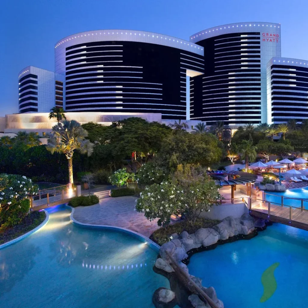 professional pool cleaning service