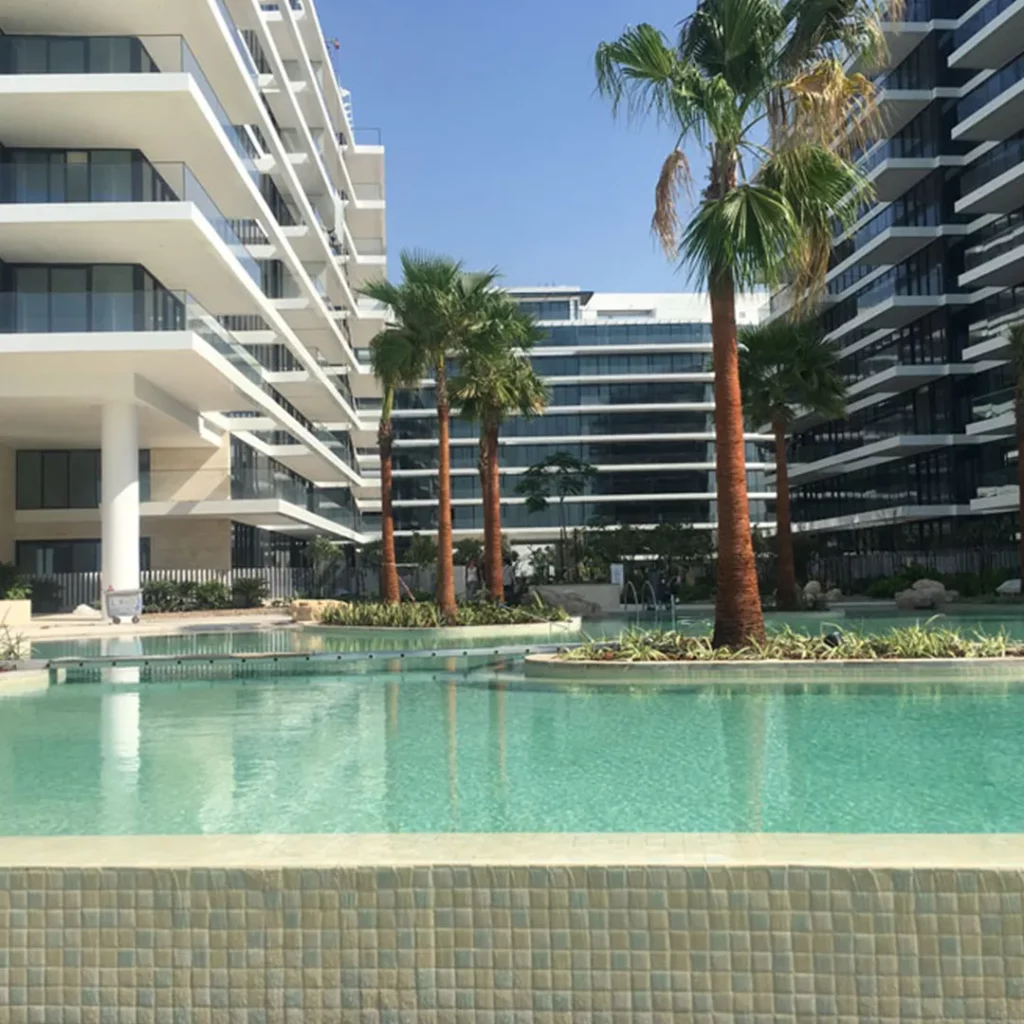 commercial pool cleaning service